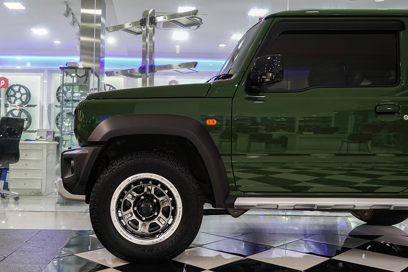 Work Crag T-Grabic II with Suzuki Jimny
