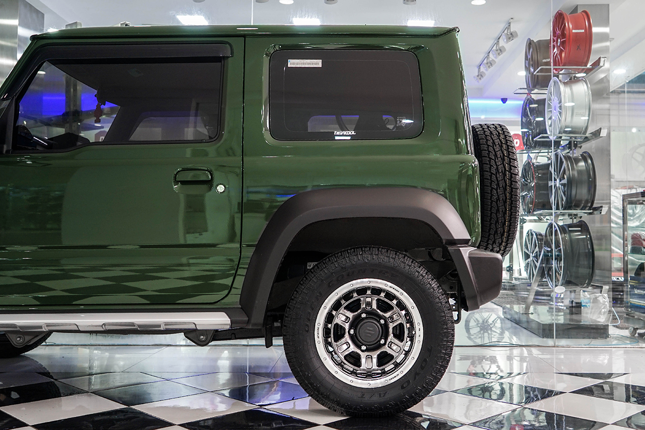 Work Crag T-Grabic II with Suzuki Jimny