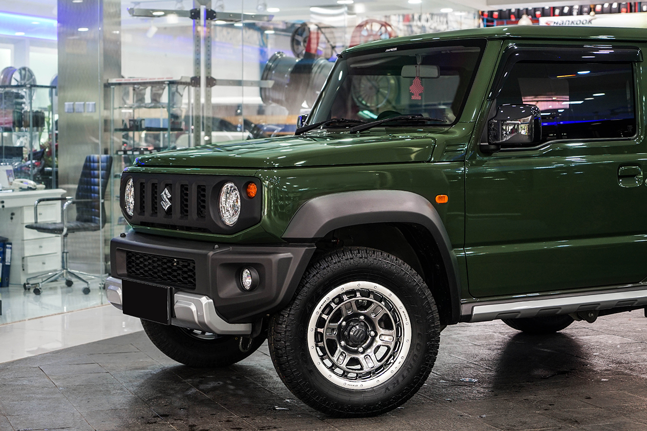 Work Crag T-Grabic II with Suzuki Jimny