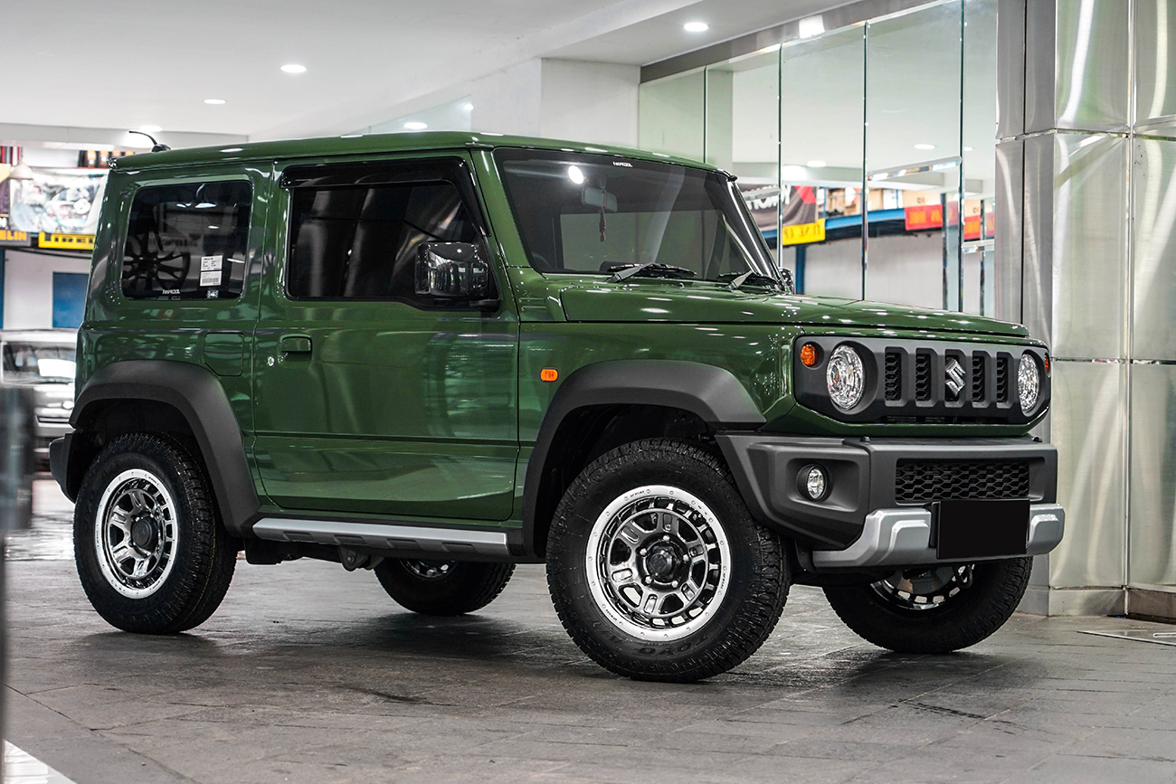 Work Crag T-Grabic II with Suzuki Jimny