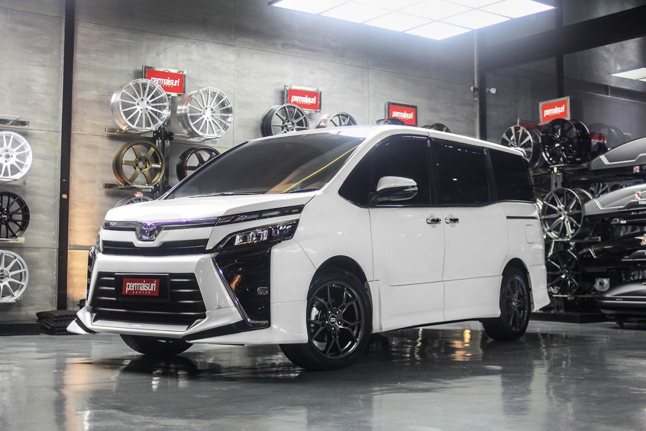 Enkei Vulcan with Toyota Voxy