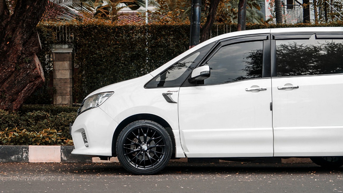 Facewheels FFW76+Nissan Serena