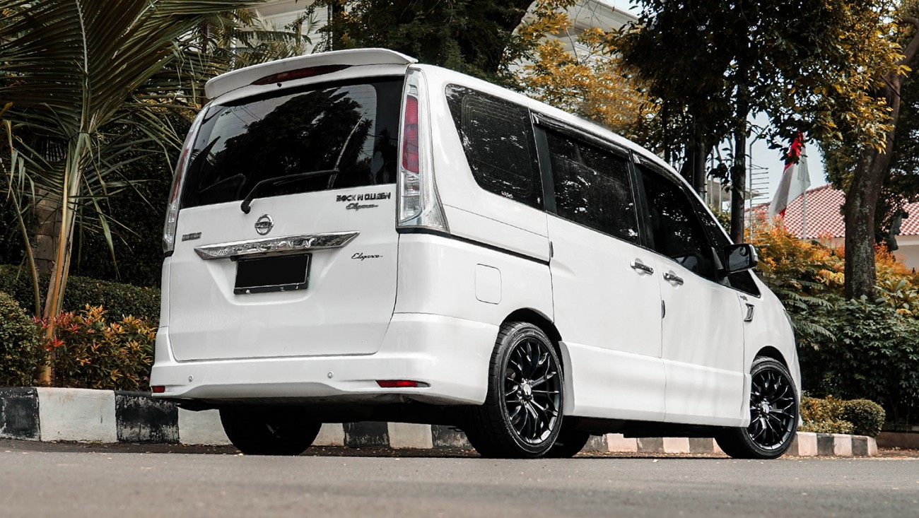 Facewheels FFW76+Nissan Serena
