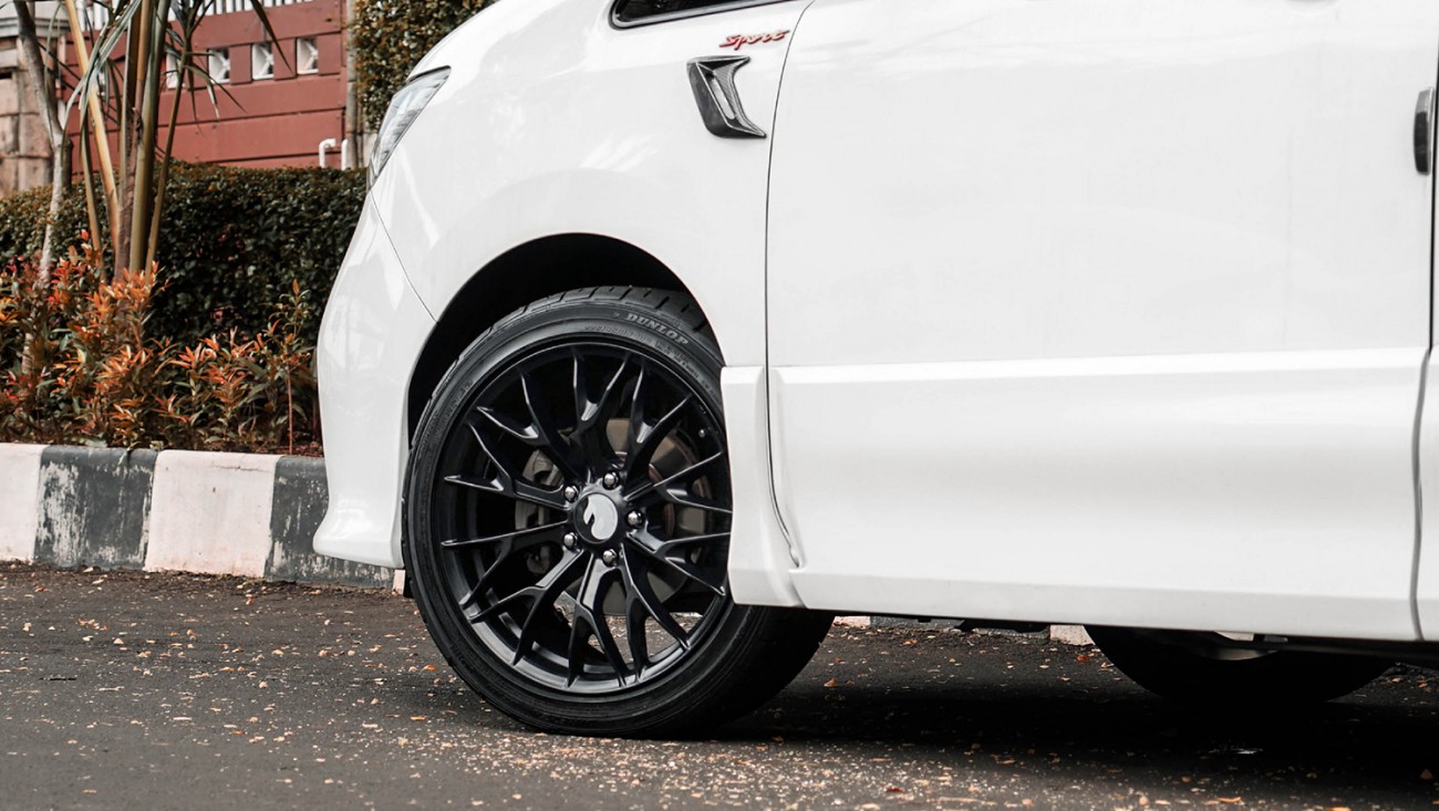 Facewheels FFW76+Nissan Serena