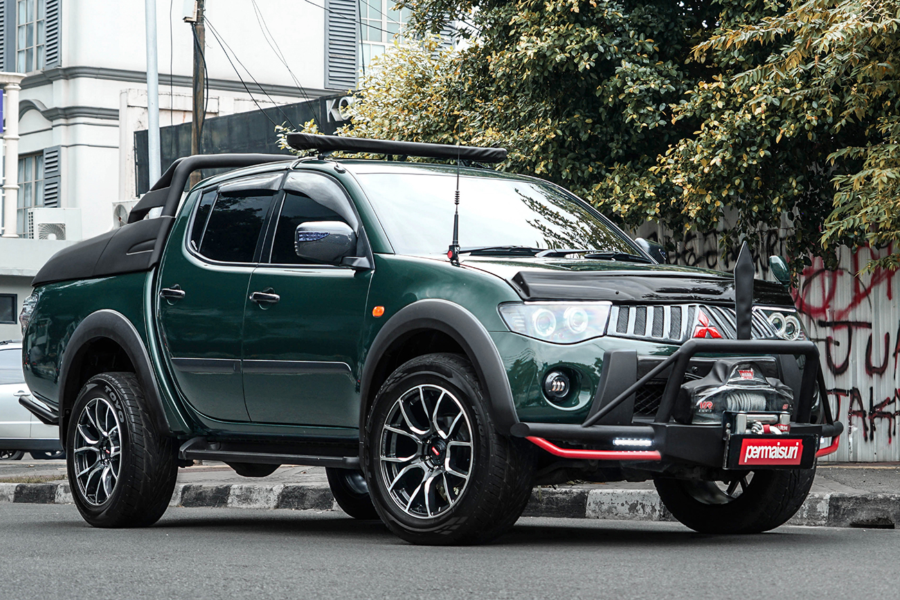 Rays Gram Lights Azure 57ANA-X with Mitsubishi Triton