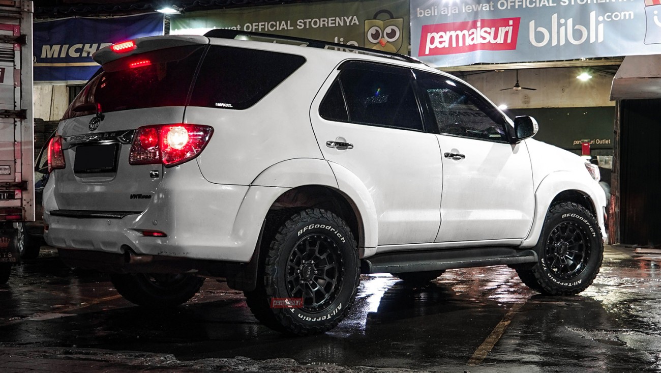 Permaisuri KMC KM718 Summit+Toyota Fortuner