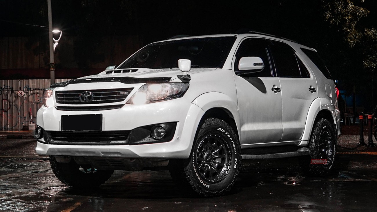 Permaisuri KMC KM718 Summit+Toyota Fortuner