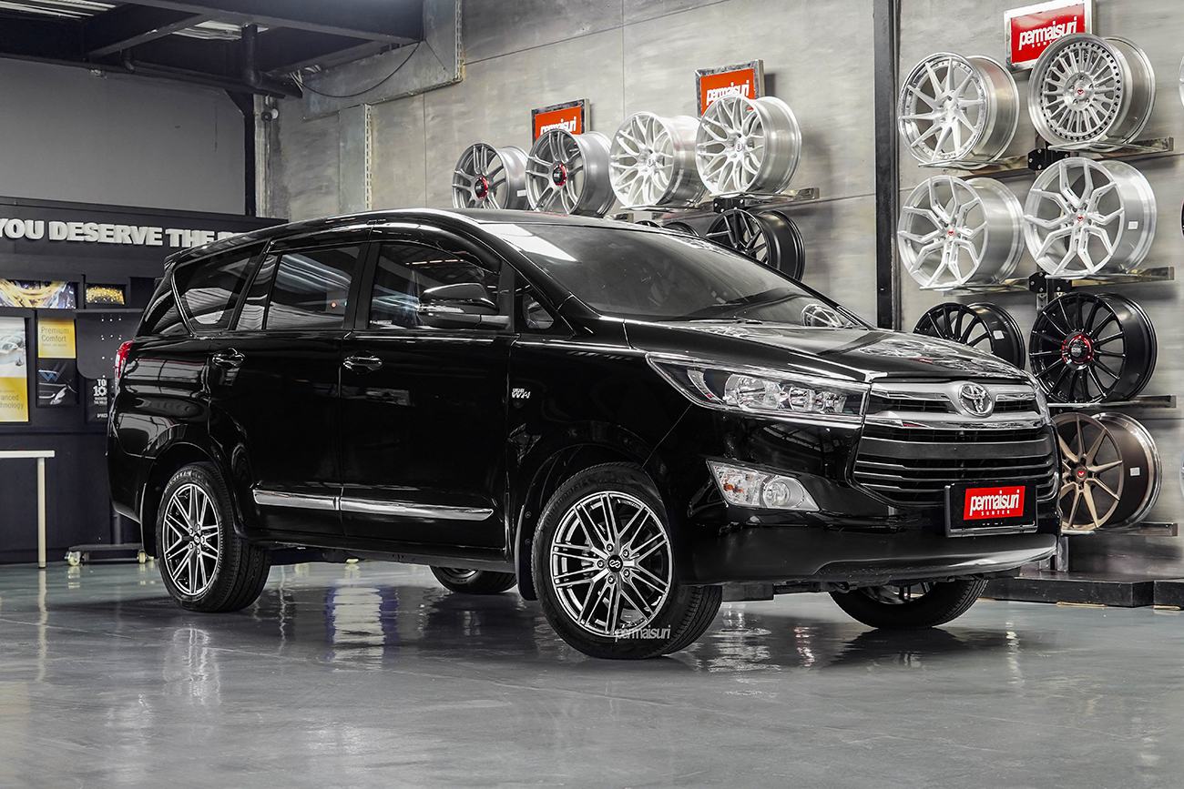 Enkei Performance Phantom with Toyota Kijang Innova