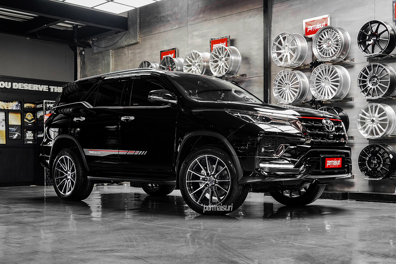 Vossen HF6-1 on Toyota All New Fortuner