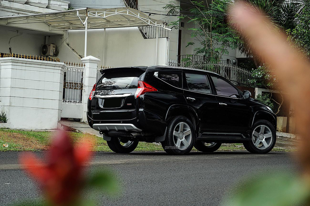 Landsail LS588 + KMC MC5 on Pajero Sport