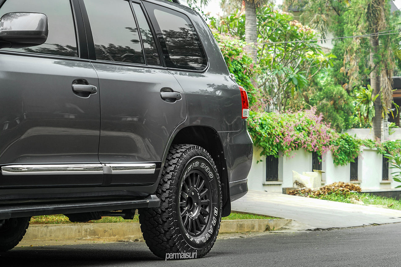OZ Racing Rally Raid on Toyota Land Cruiser J200