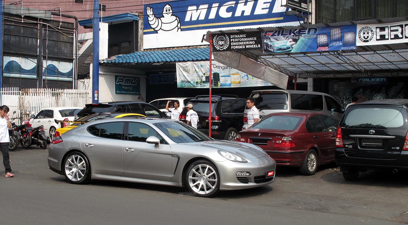 Modulare B15 with Porsche Panamera