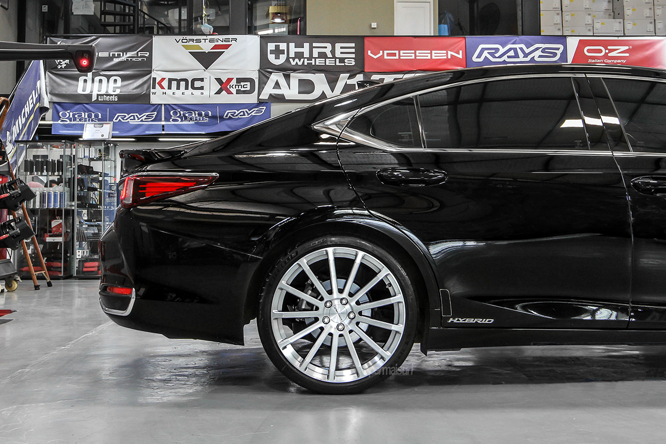 Facewheels Persona with Lexus ES300H