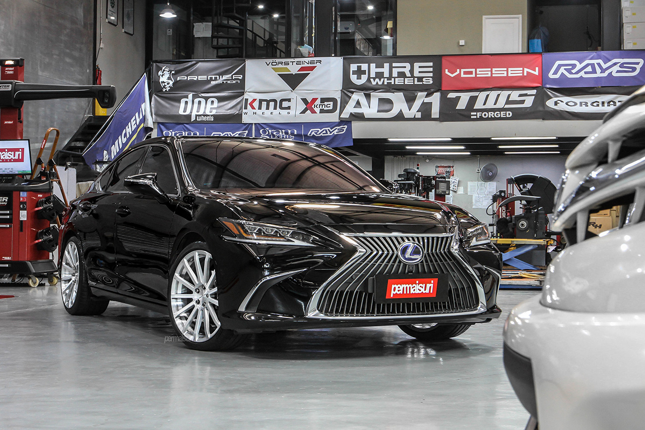 Facewheels Persona with Lexus ES300H