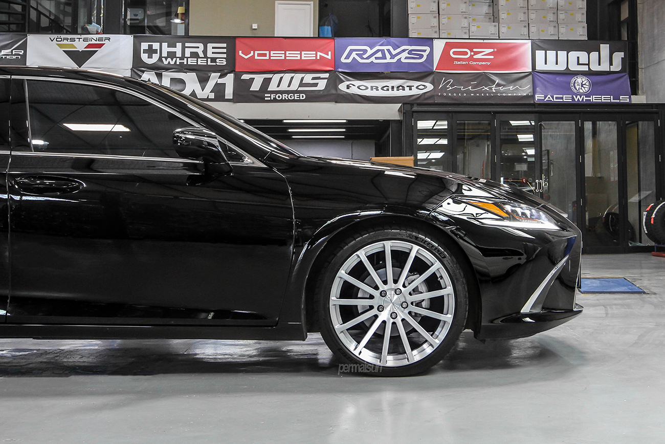 Facewheels Persona with Lexus ES300H