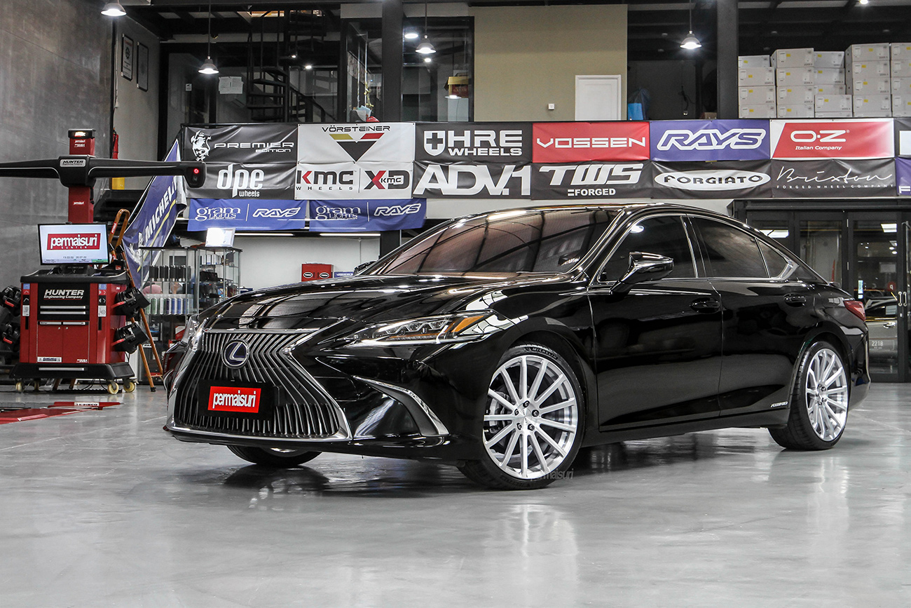 Facewheels Persona with Lexus ES300H