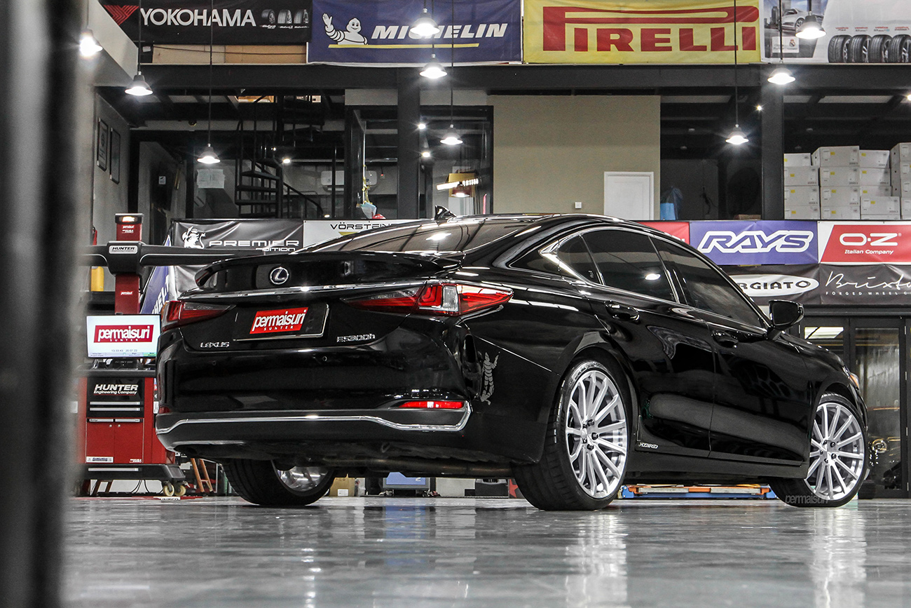Facewheels Persona with Lexus ES300H