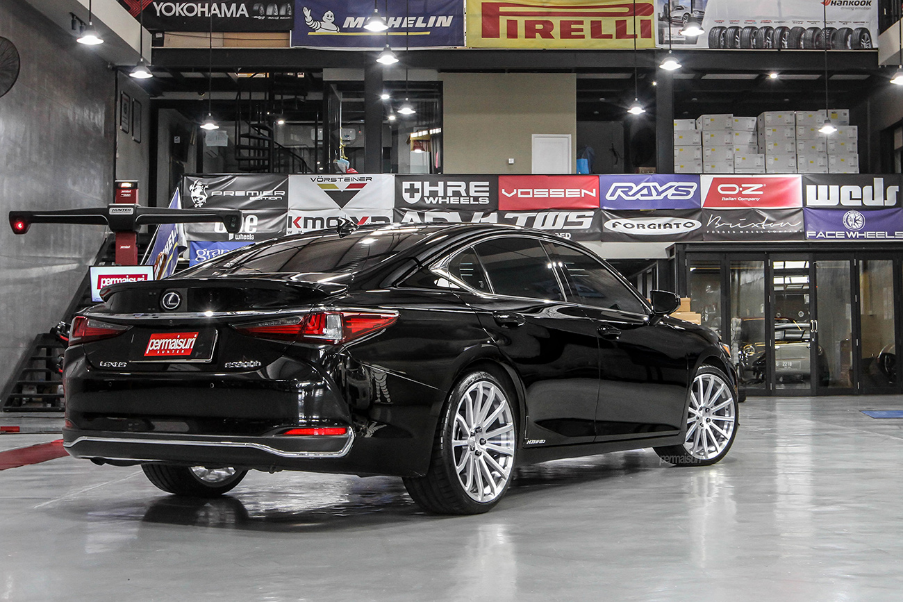 Facewheels Persona with Lexus ES300H