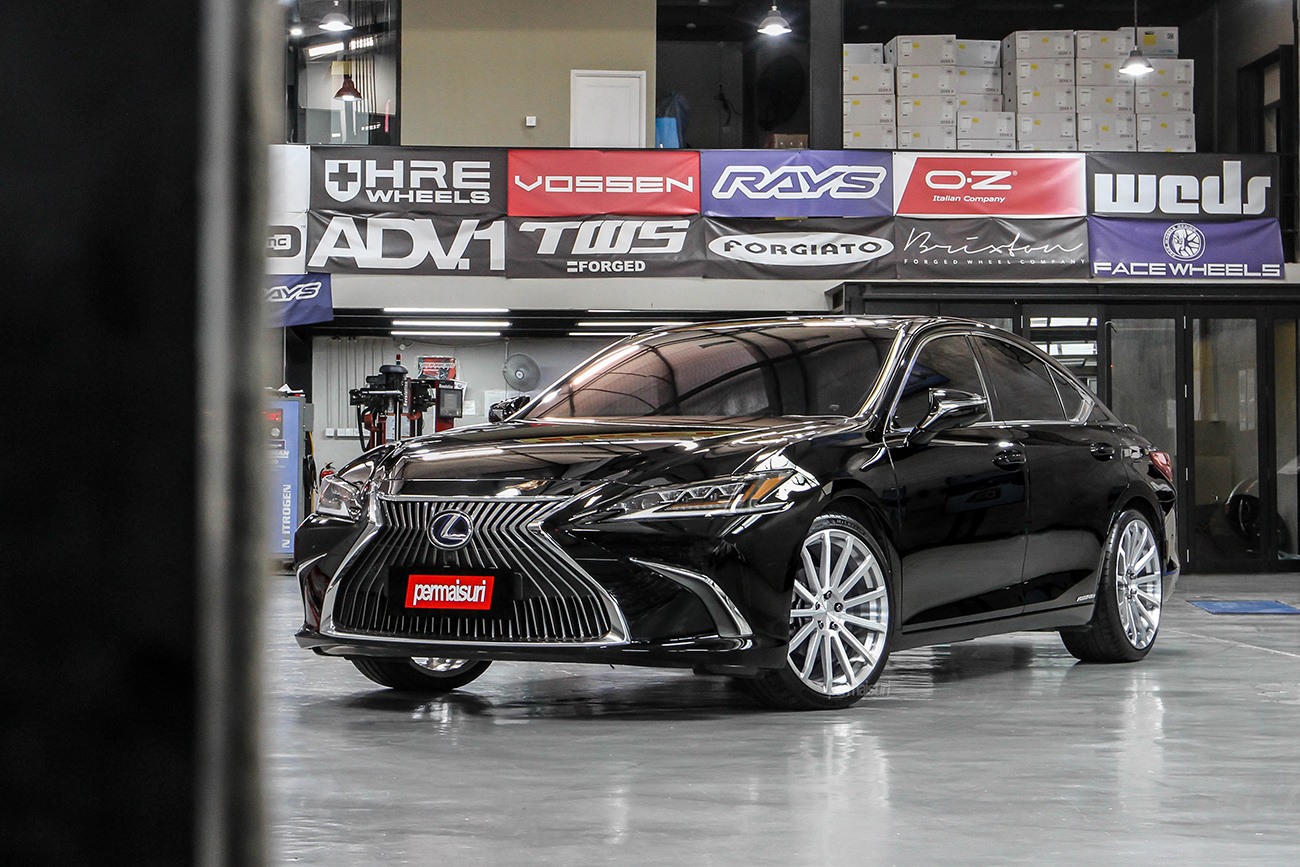 Facewheels Persona with Lexus ES300H