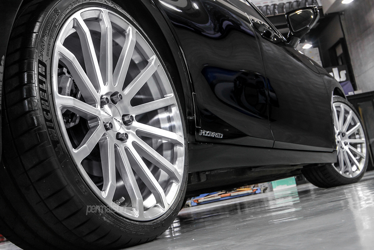 Facewheels Persona with Lexus ES300H