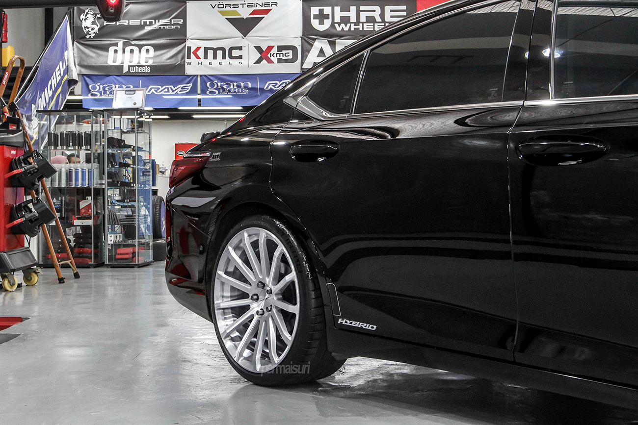 Facewheels Persona with Lexus ES300H