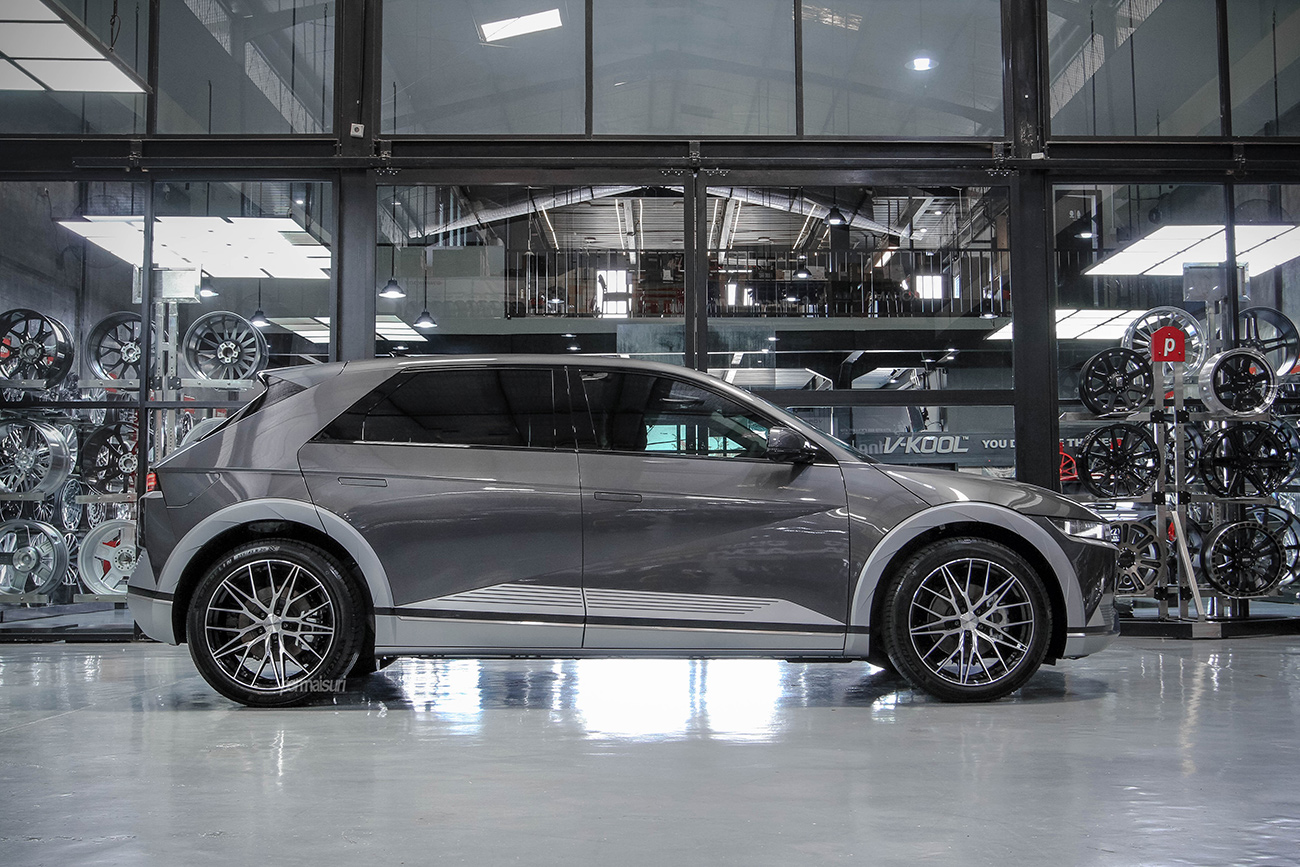 Facewheels FW1802 with Hyundai Ioniq 5