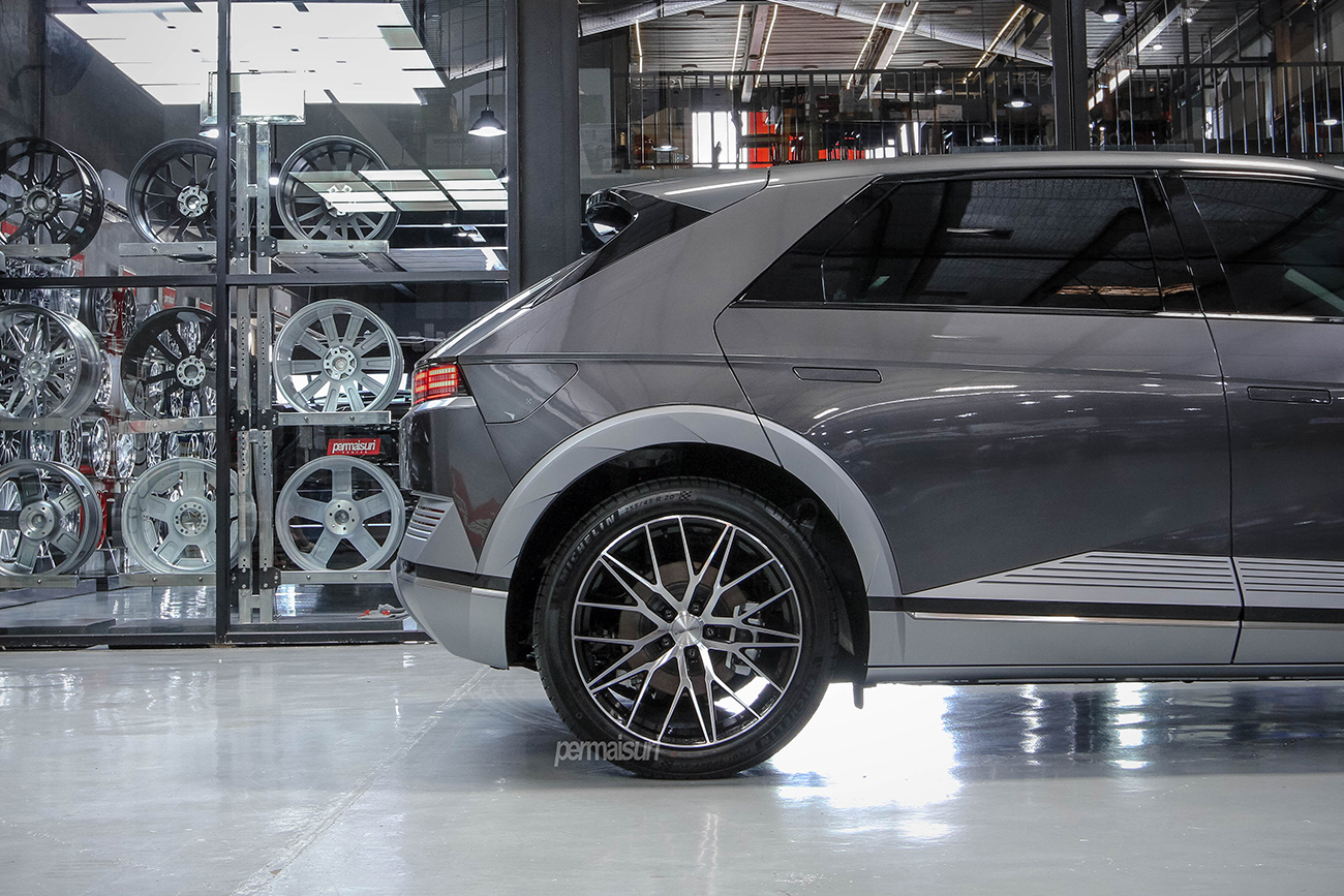 Facewheels FW1802 with Hyundai Ioniq 5