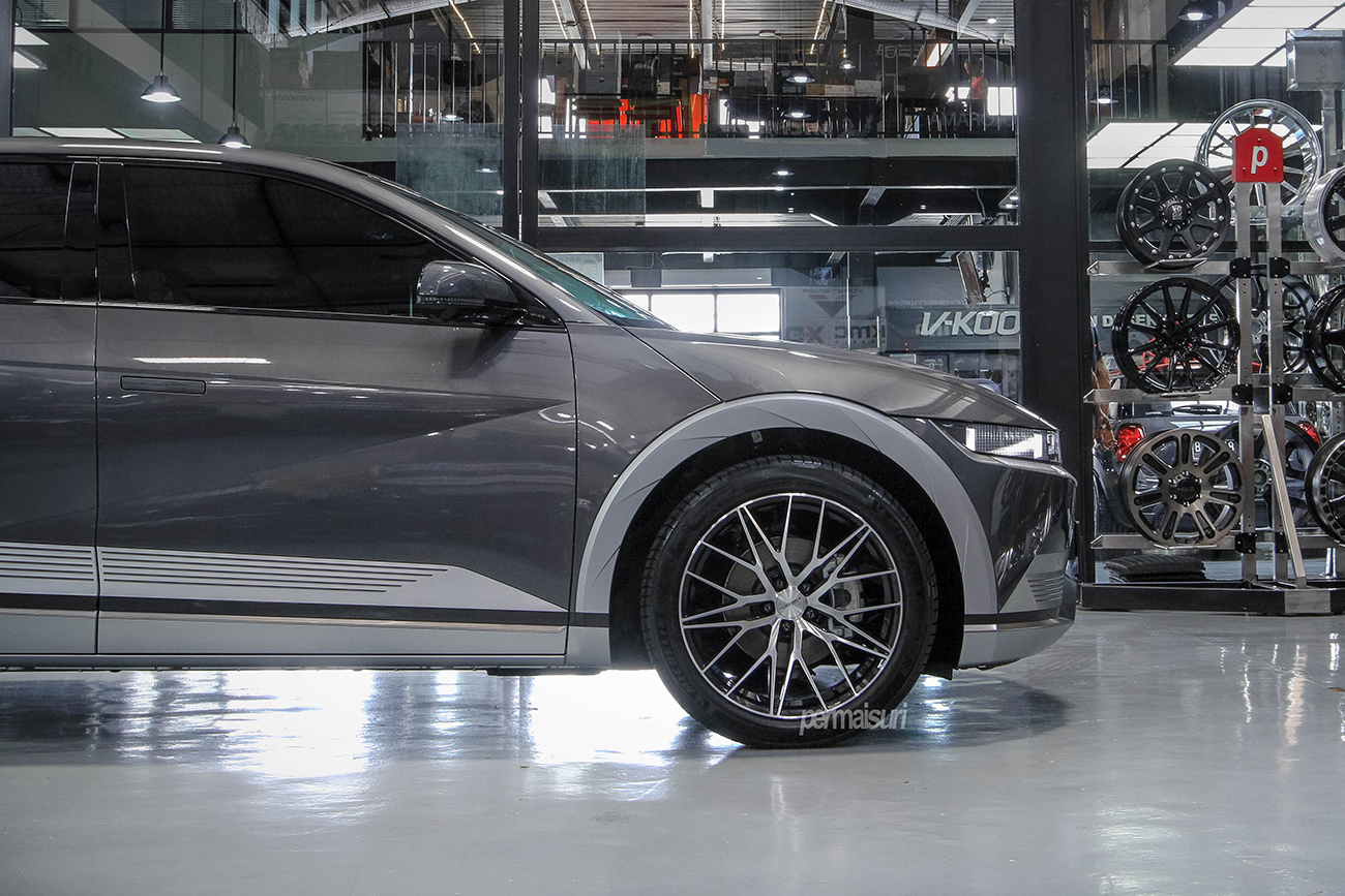 Facewheels FW1802 with Hyundai Ioniq 5