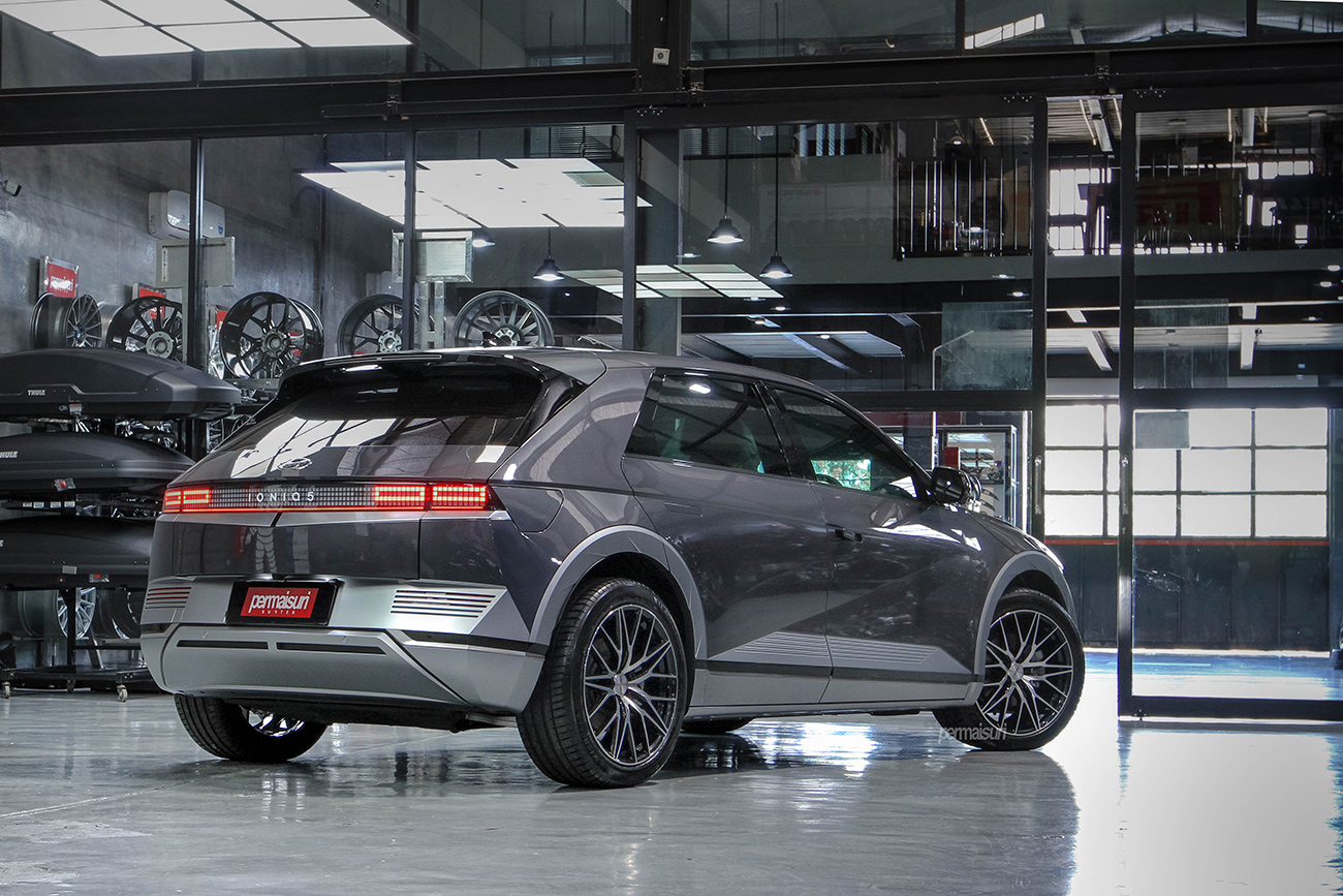 Facewheels FW1802 with Hyundai Ioniq 5