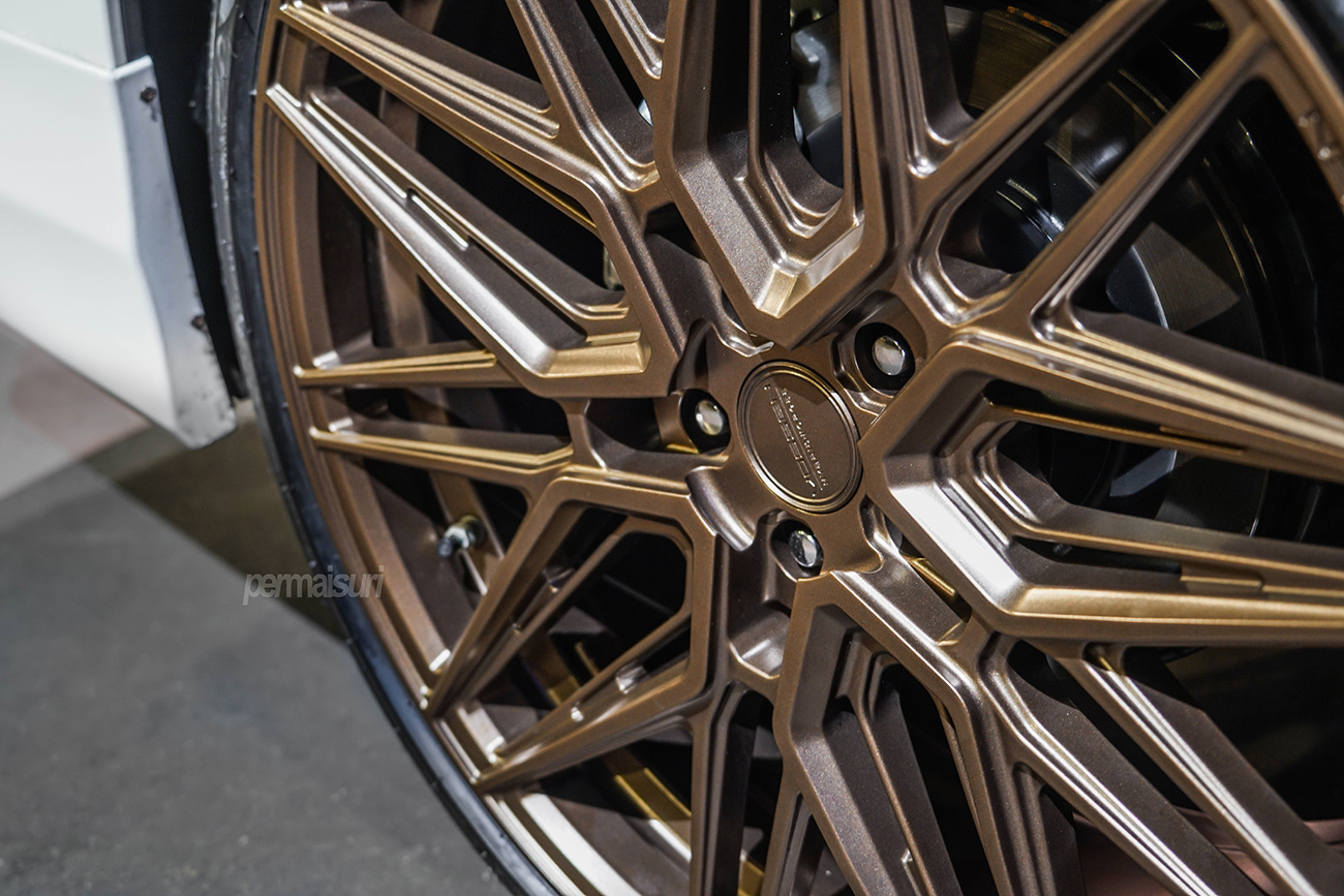 Vossen HF-7 with Toyota Alphard