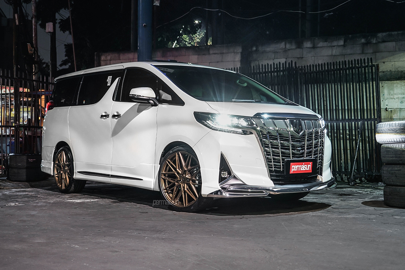 Vossen HF-7 with Toyota Alphard