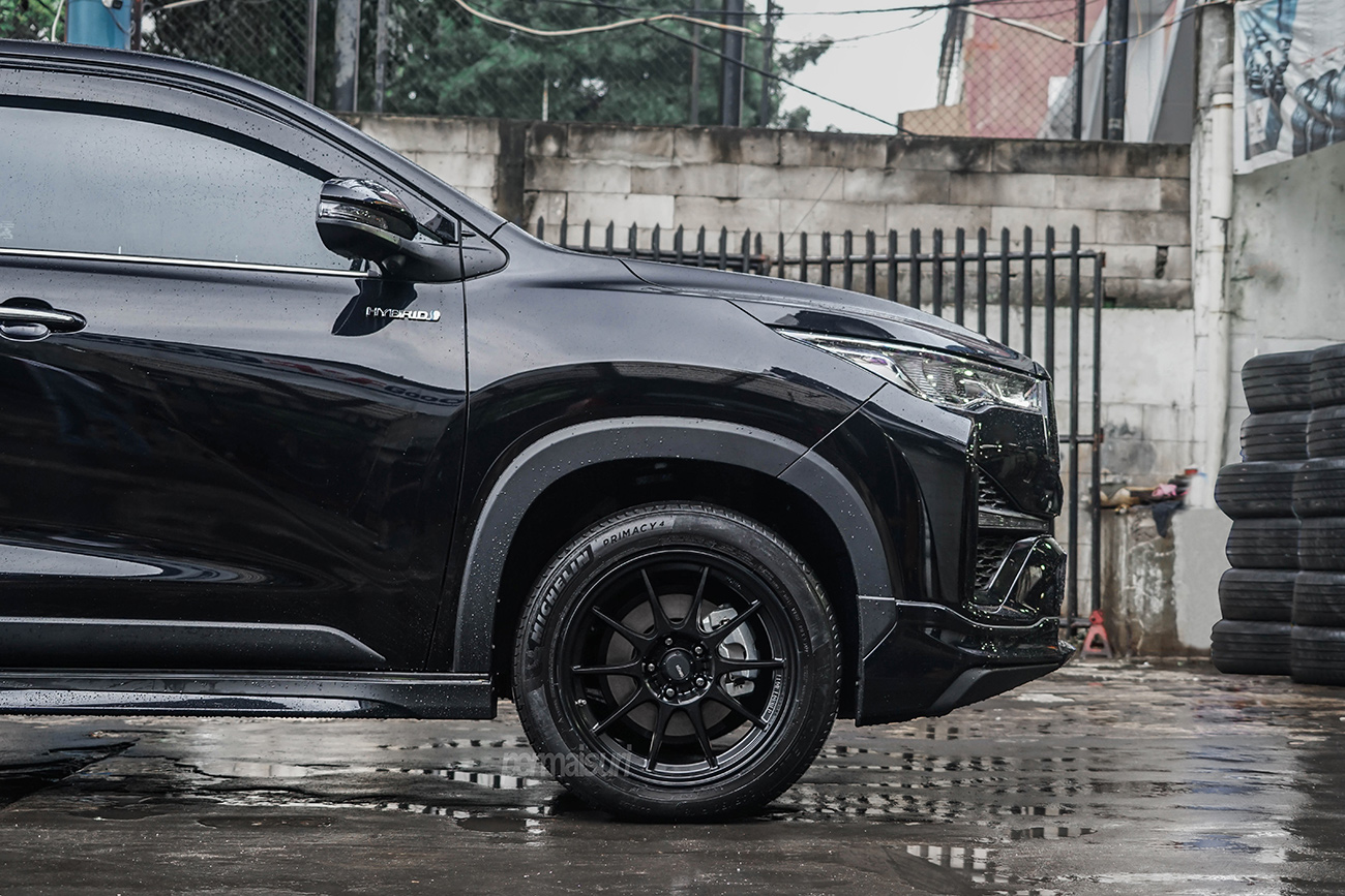 KONIG Dekagram with Toyota Innova Zenix