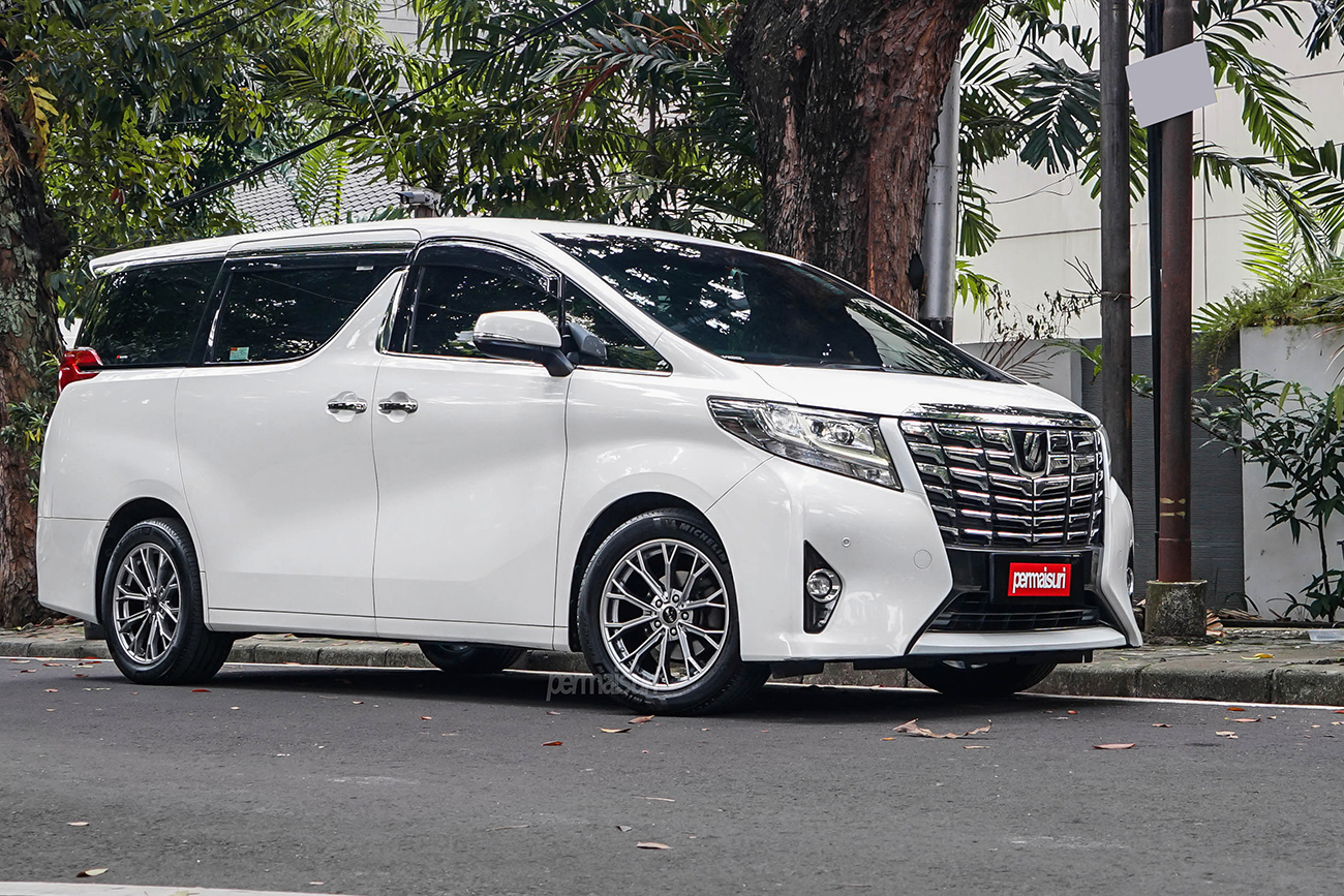 GenZo Barzona with Toyota Alphard