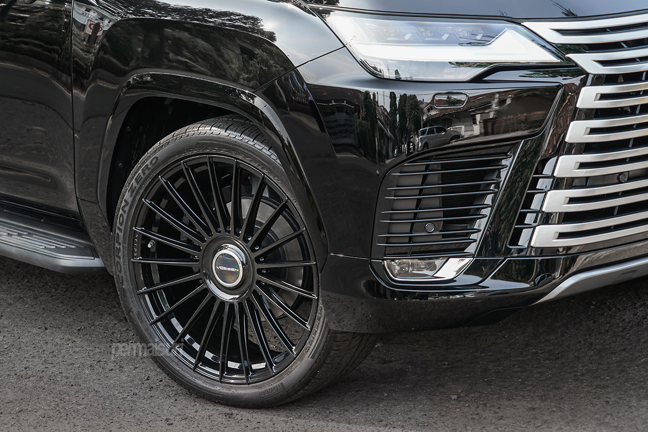 Vossen HF-8 with Lexus LX600