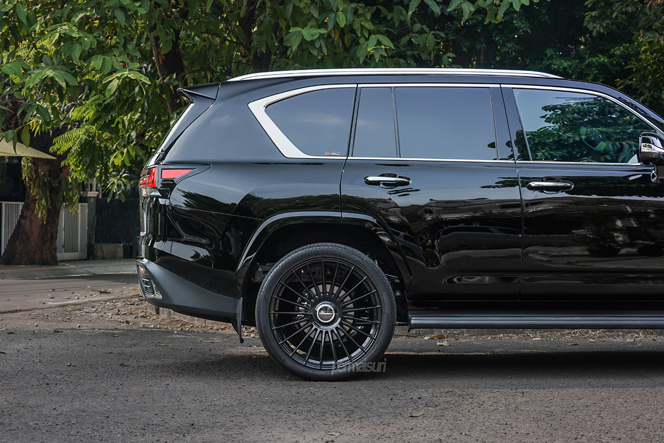 Vossen HF-8 with Lexus LX600