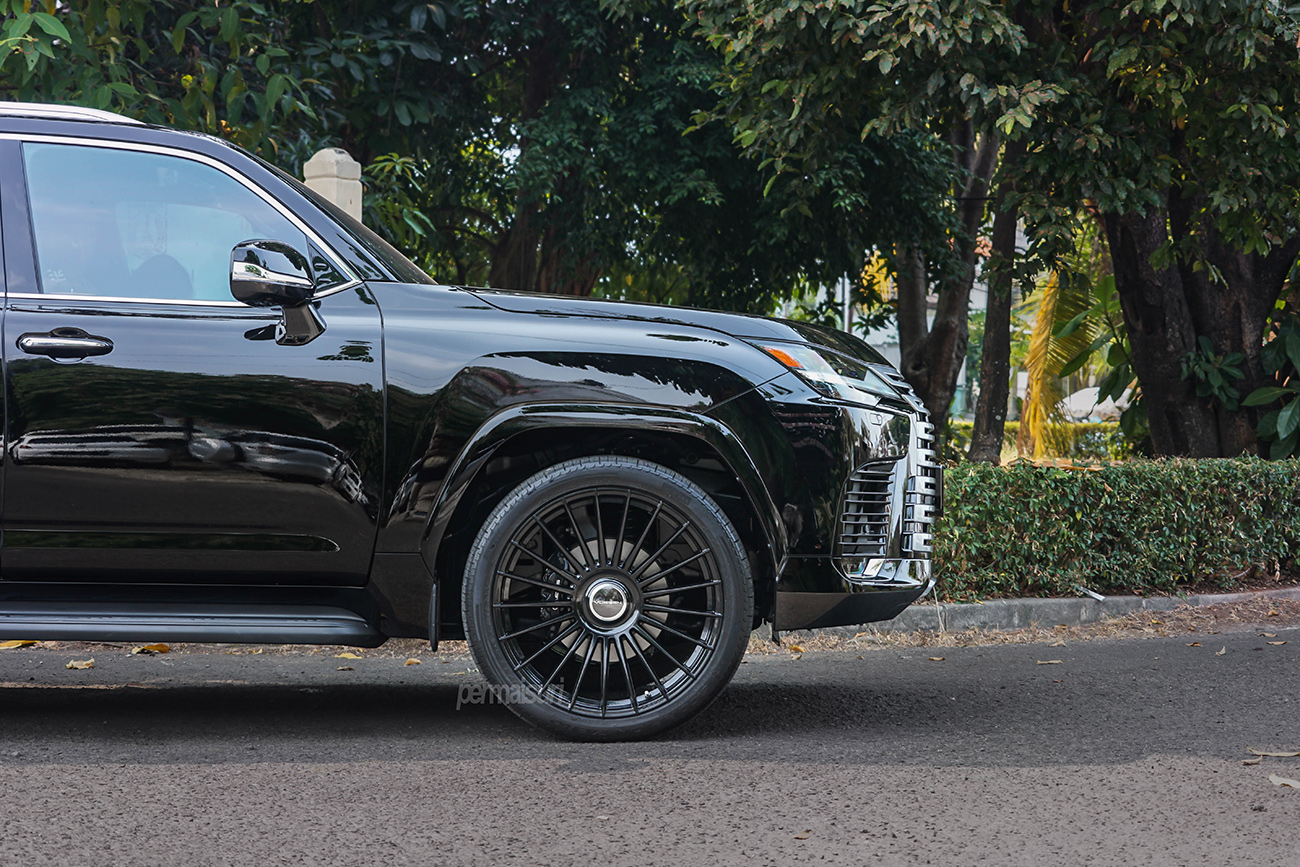 Vossen HF-8 with Lexus LX600