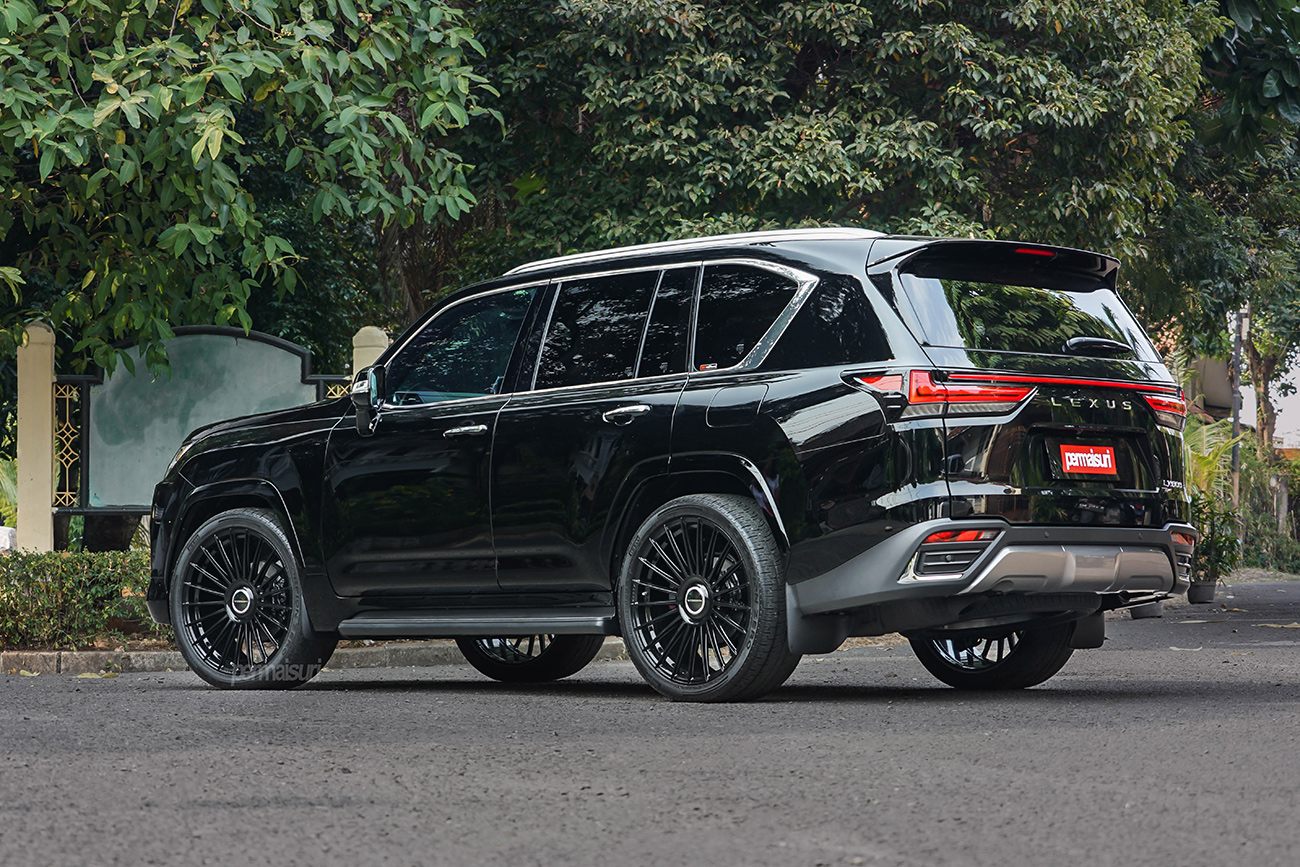 Vossen HF-8 with Lexus LX600