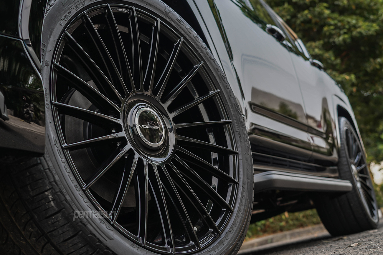 Vossen HF-8 with Lexus LX600