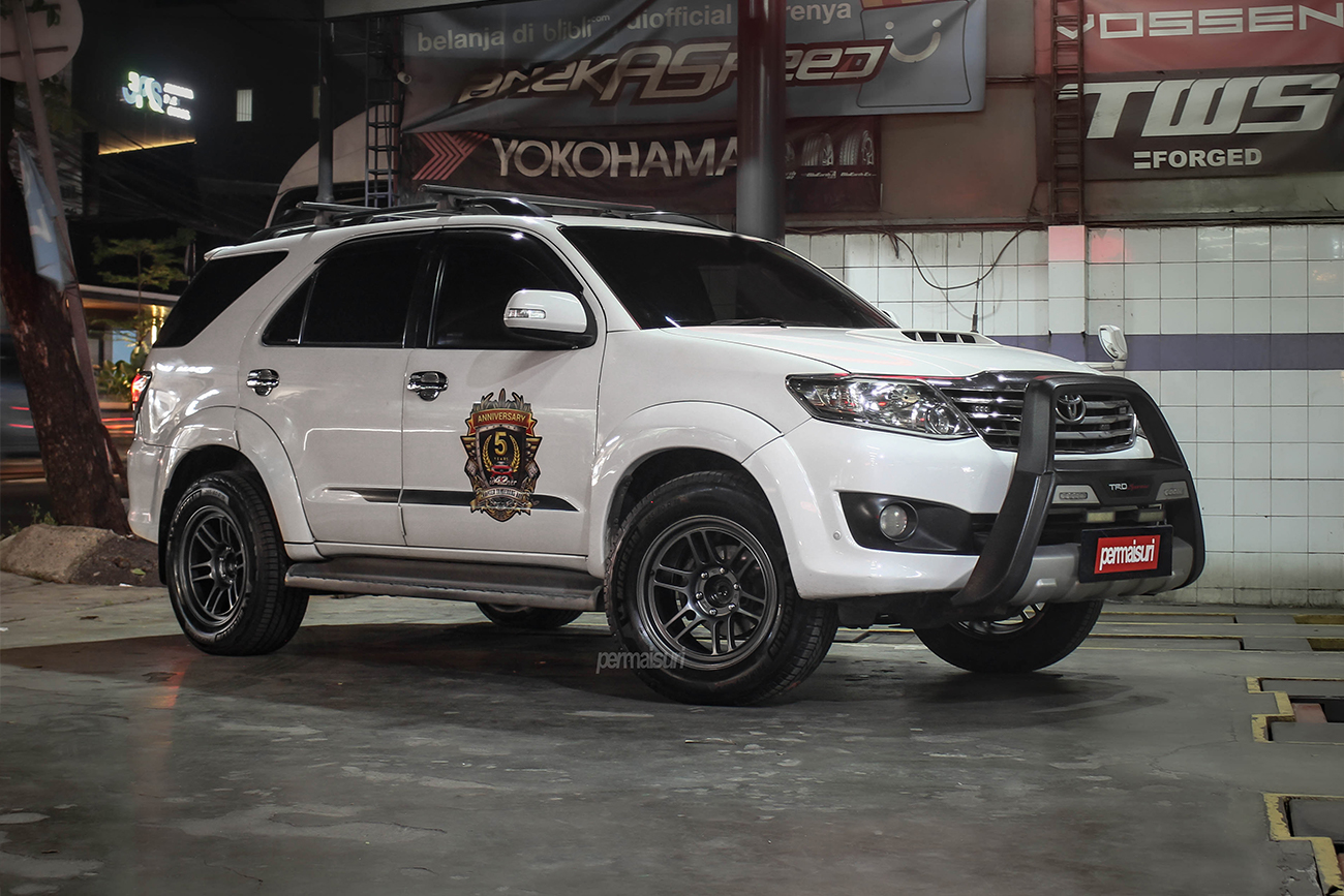 Enkei ALLROAD RPT1 with Toyota Fortuner