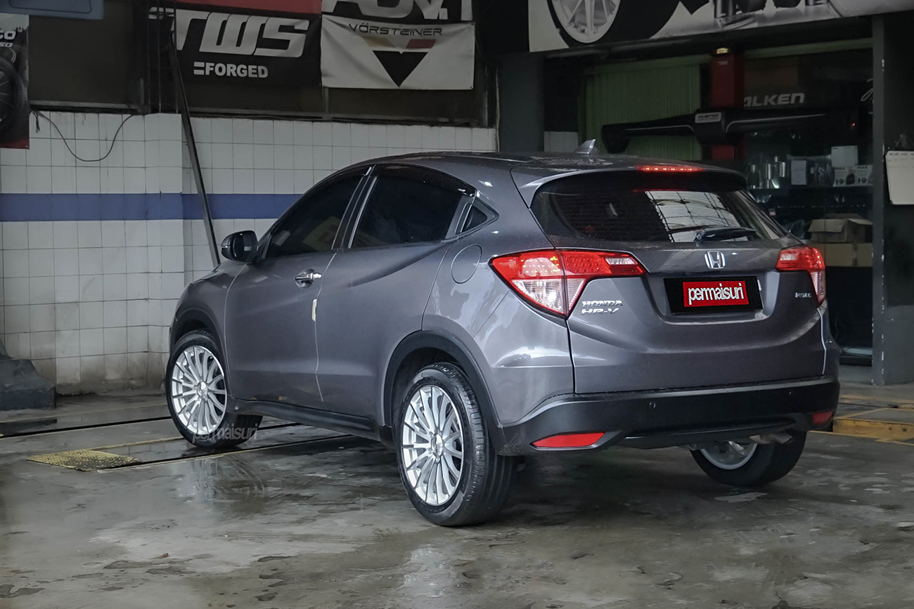 TSW Mallory 5 with Honda HR-V