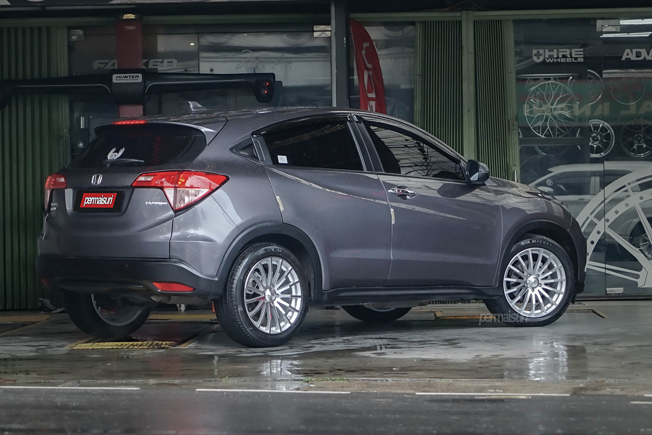 TSW Mallory 5 with Honda HR-V