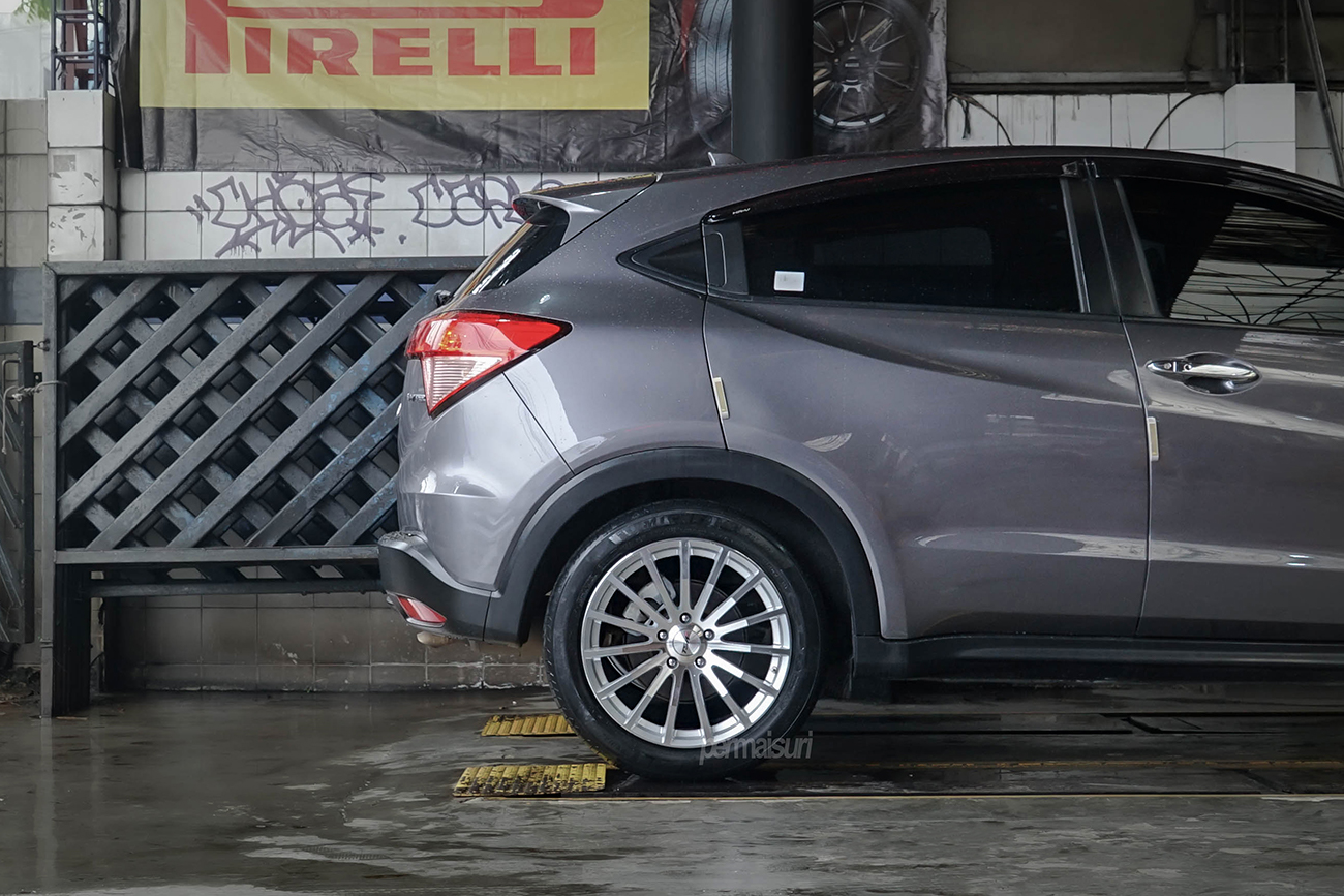 TSW Mallory 5 with Honda HR-V