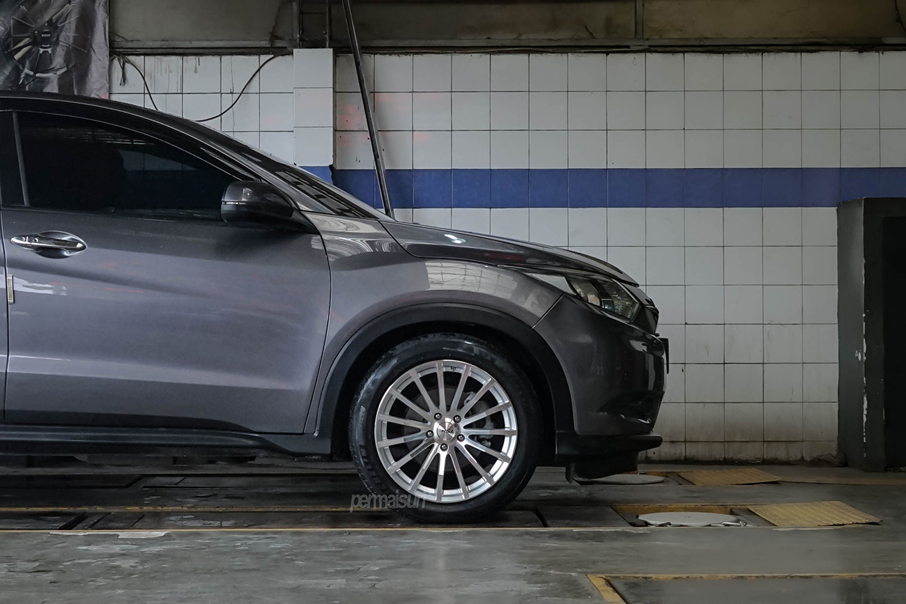TSW Mallory 5 with Honda HR-V