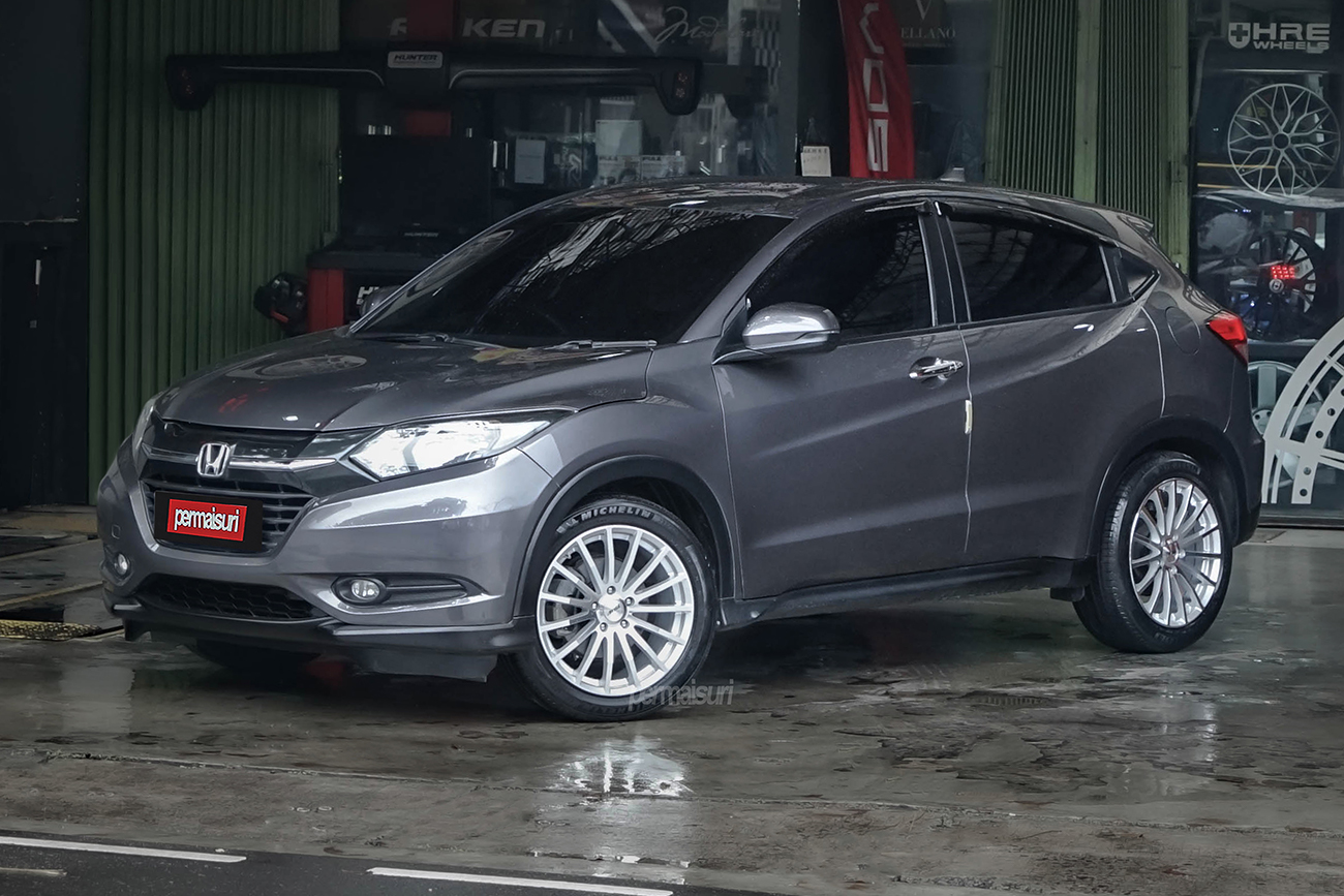 TSW Mallory 5 with Honda HR-V