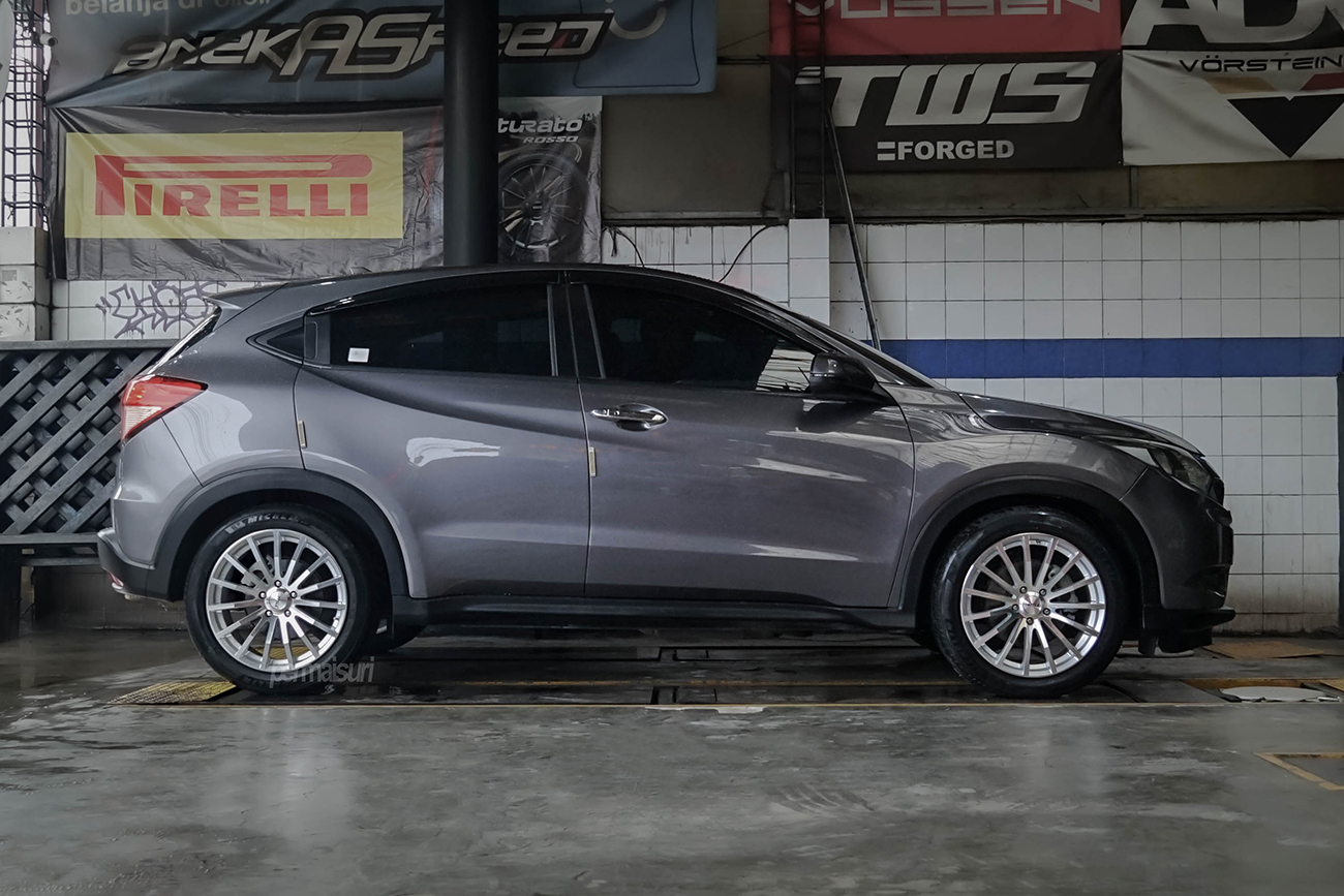 TSW Mallory 5 with Honda HR-V