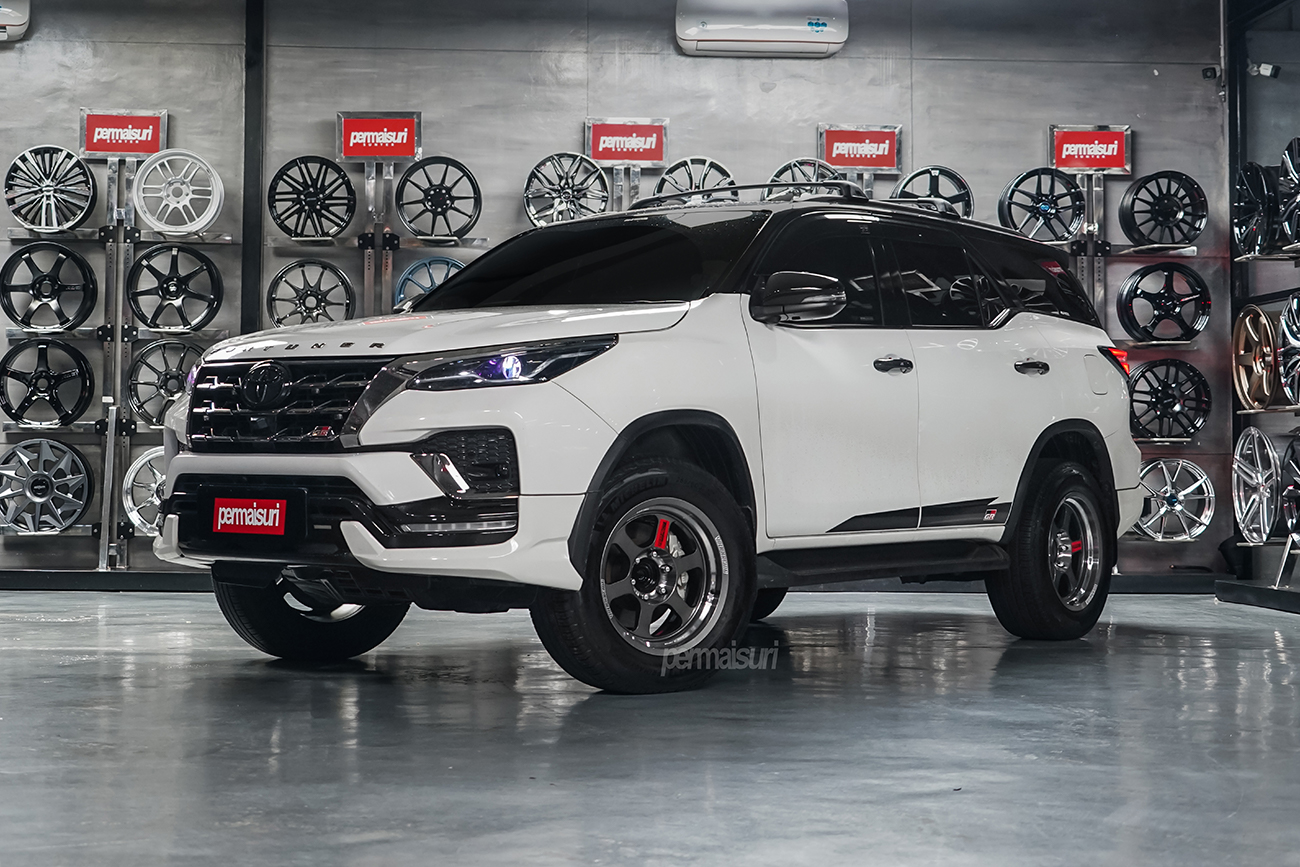 Rays Volk Racing TE37XT SL M-Spec with Toyota Fortuner
