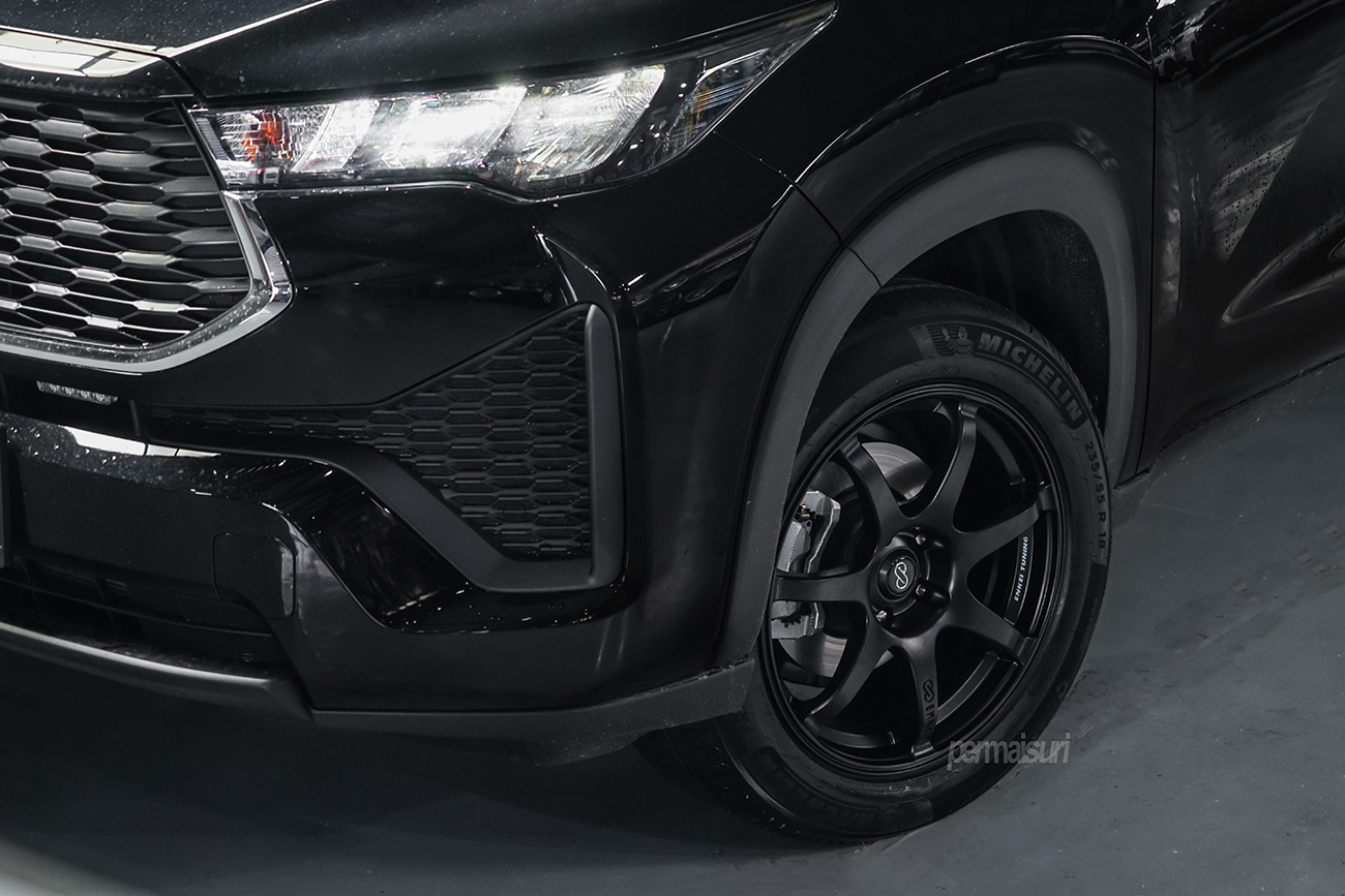 Enkei Tuning Series SC38 with Toyota Innova Zenix