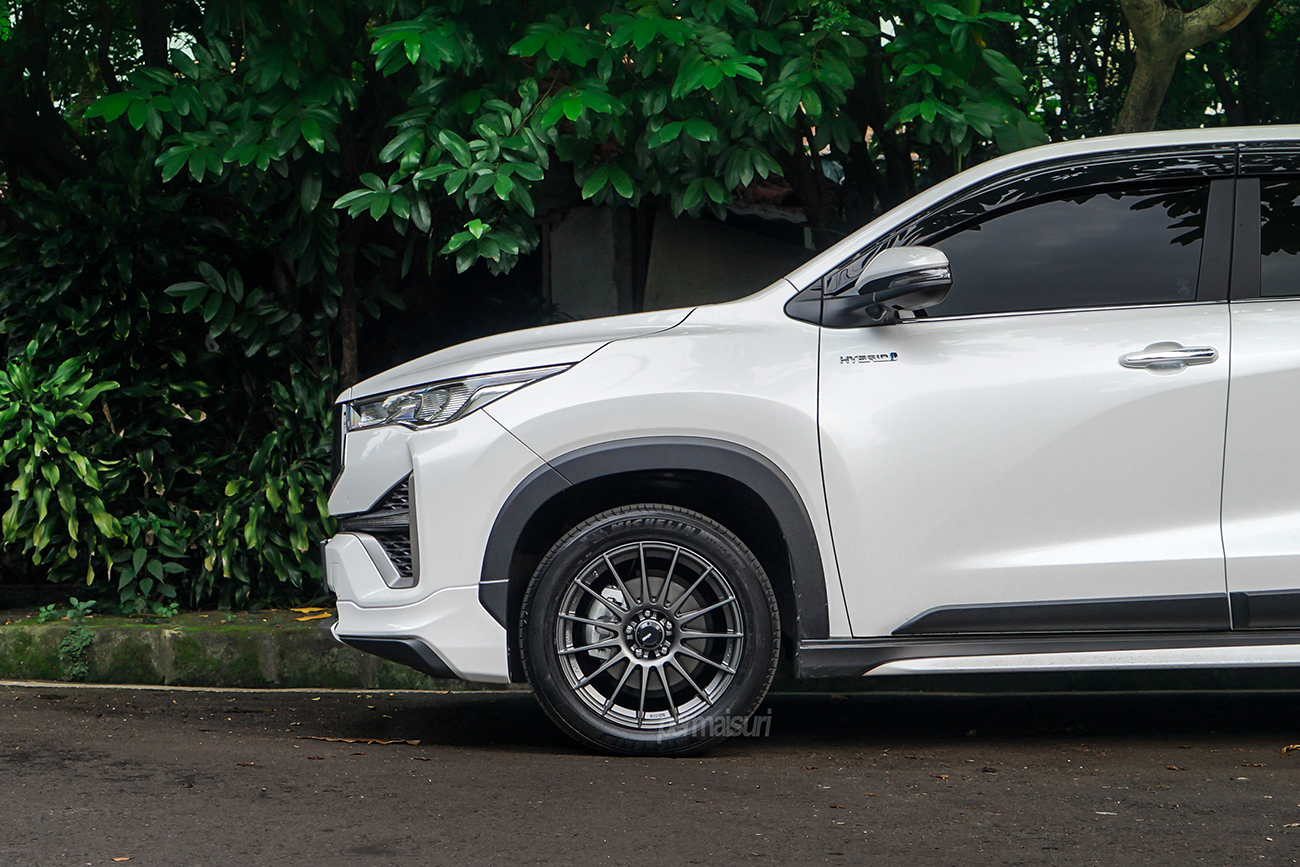 KONIG Rennform with Toyota Innova Zenix