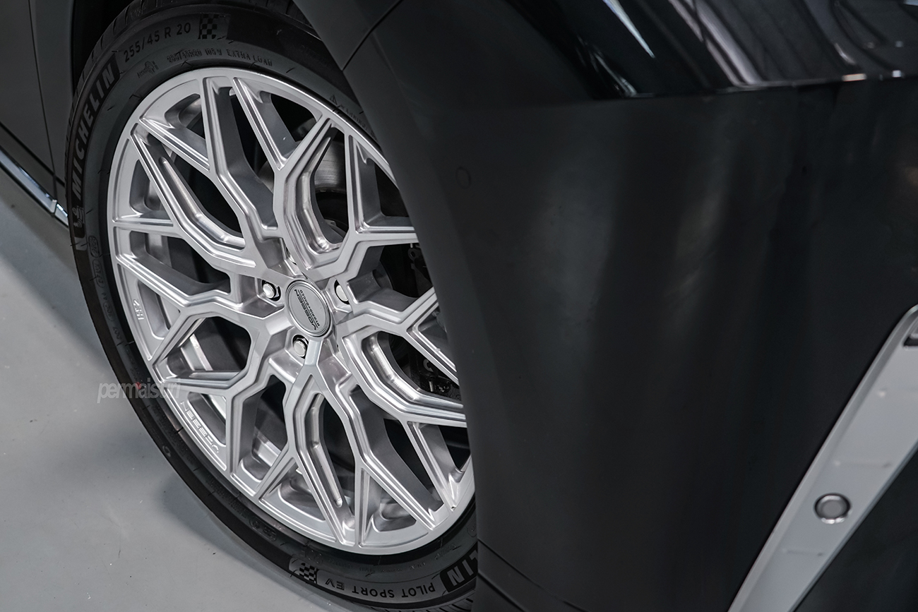 Vossen HF-2 with Lexus LM350