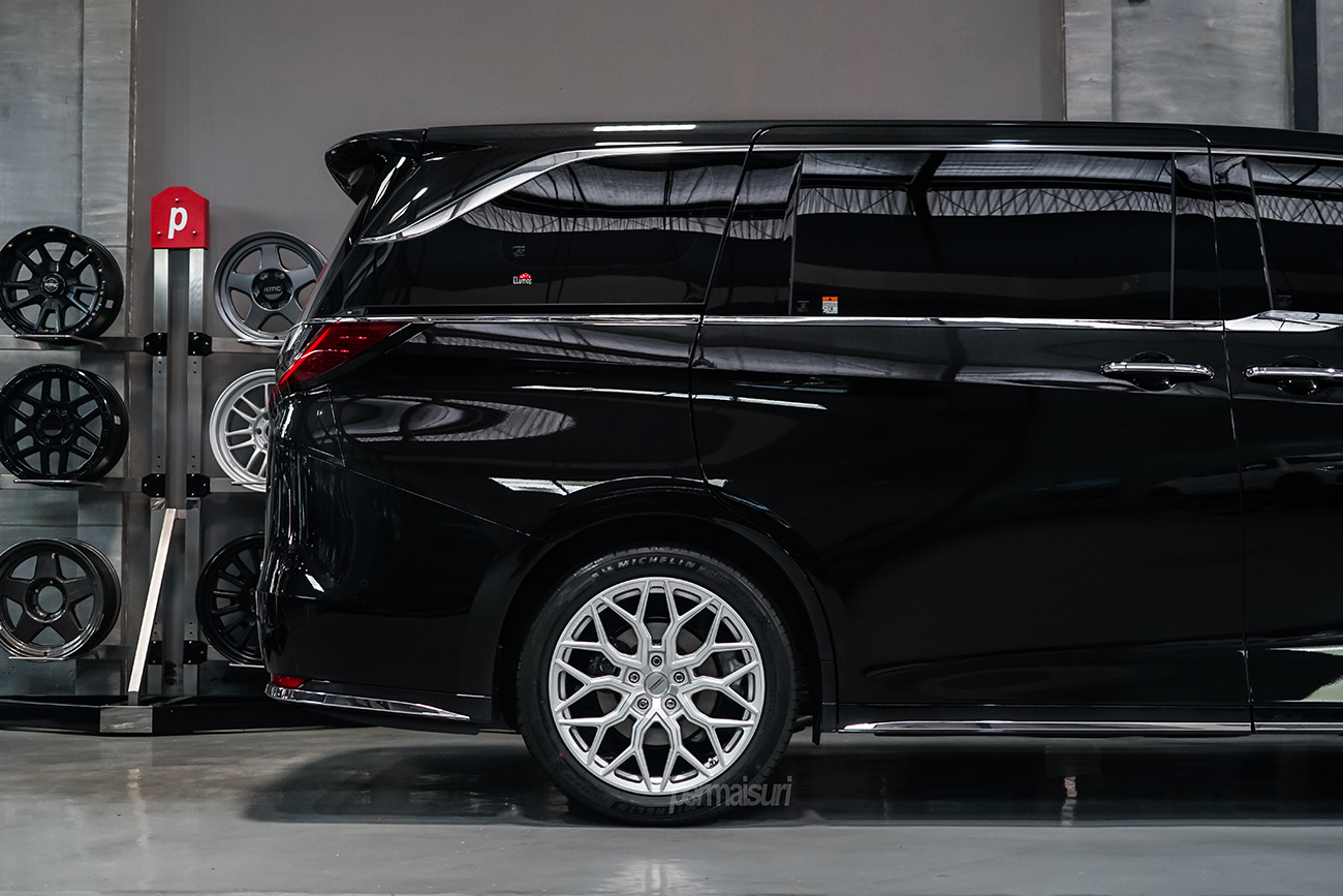Vossen HF-2 with Lexus LM350